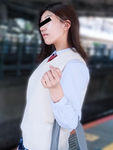 制服娘を電車でイタズラ 北沢玲香