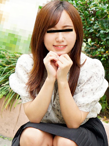 物足りない彼氏にナイショでAV撮影！ちっちゃ可愛いパイパン桃尻娘！