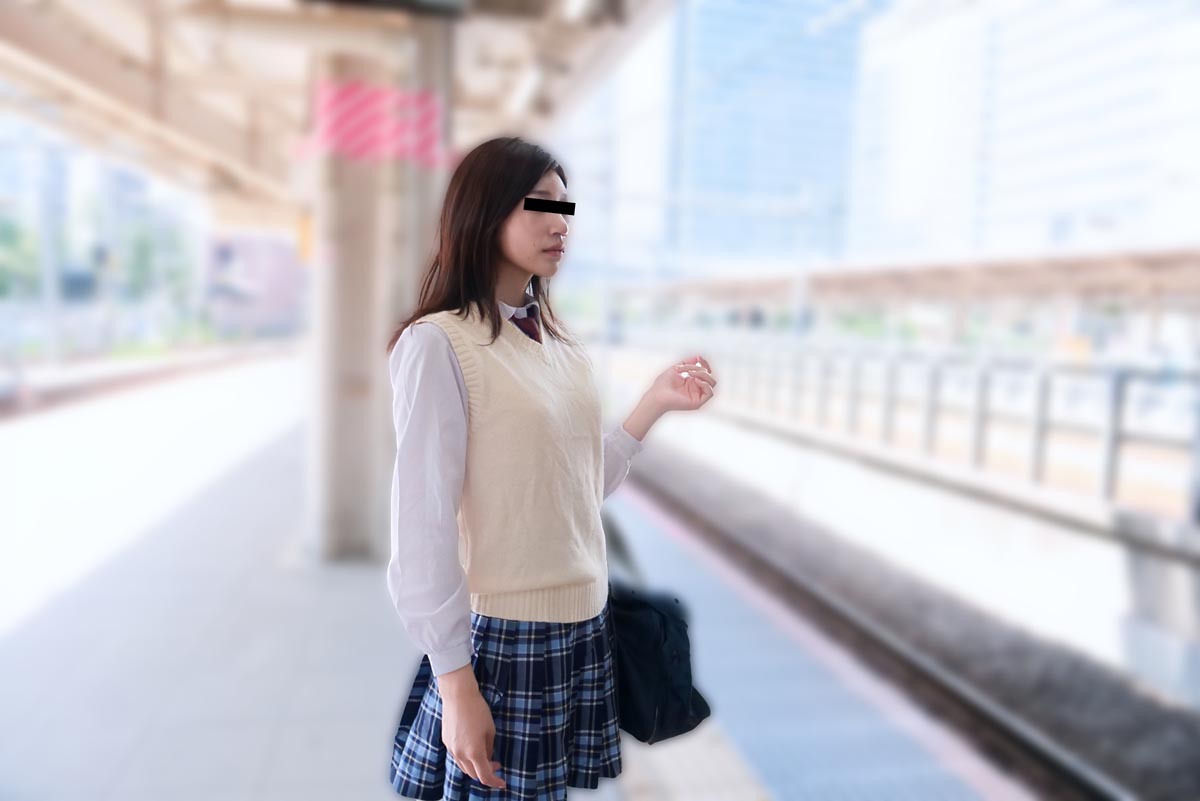 制服娘を電車でイタズラ 北沢玲香