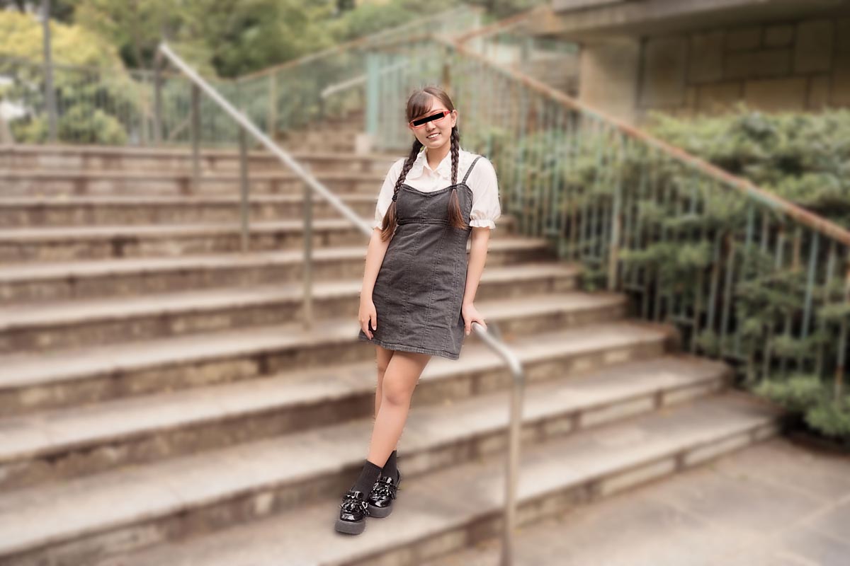 お尻の開発にも興味津々な赤メガネ娘