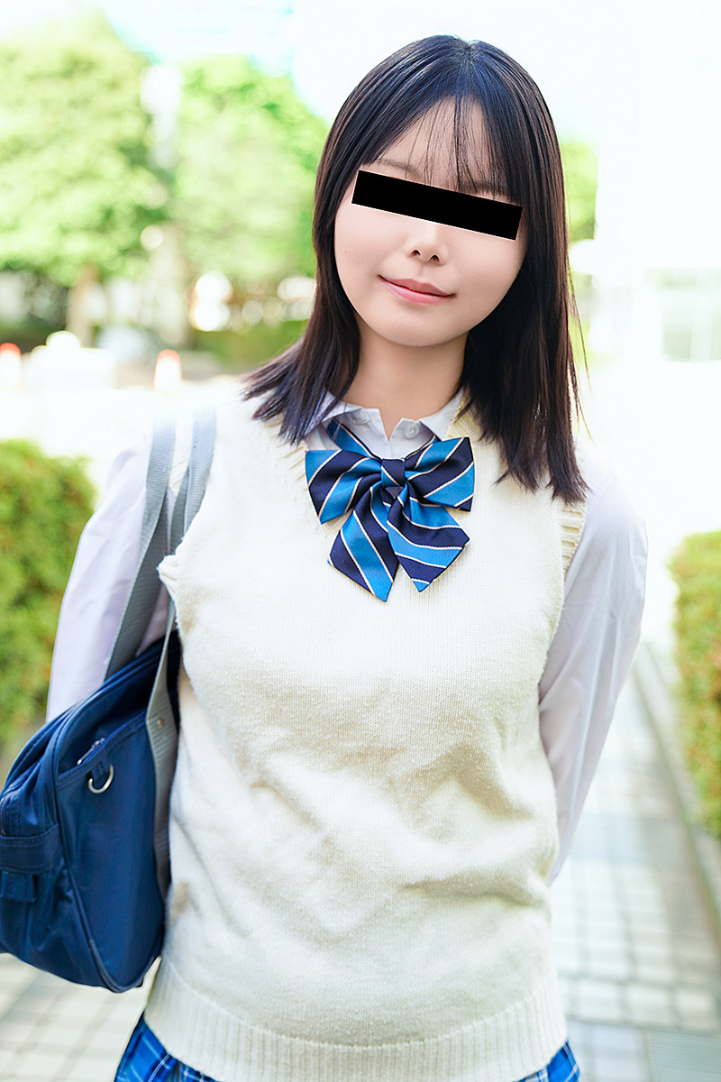 制服娘を電車でイタズラ 瀬戸かなこ