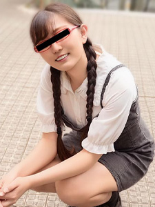 お尻の開発にも興味津々な赤メガネ娘