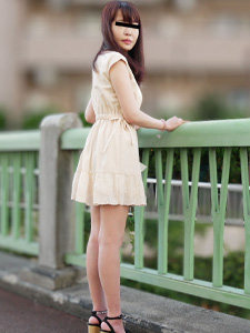 松村菜央 新居お披露目で誘った女の子と新しいソファでSEX