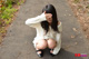 読書が好きな女の子に車の中で悪戯します...thumbnai22