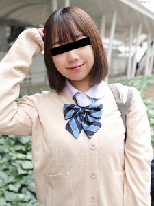制服娘を電車でイタズラ 天野奈々