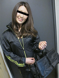 青葉はるな デリバリー弁当屋のお姉さんに勃起したチンコを擦り付けました