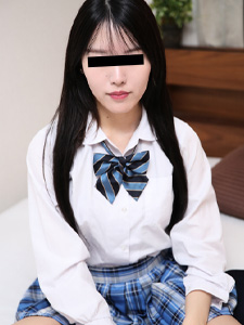 制服娘を電車でイタズラ 山下もえか