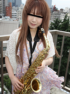 全裸でジャズ演奏する素人