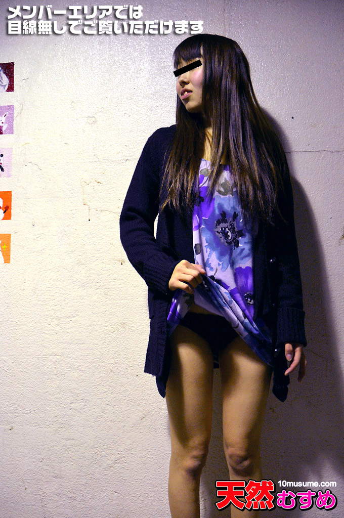  車の振動で揺れる色白な１８才の乳房