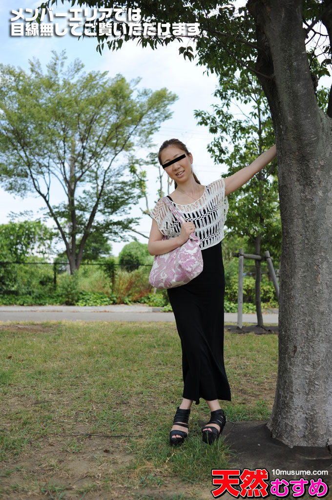  お外で脱いじゃった高学歴の素人