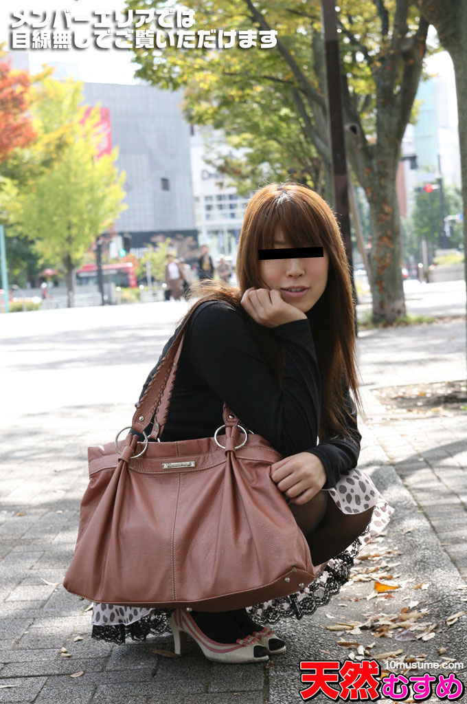 大胆な現役女子大生と野外でカーセックス!