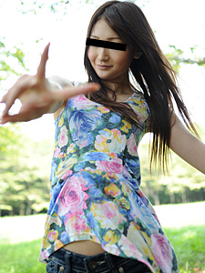 こんな可愛い子が野外でマンコを晒しちゃいました