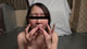 顔射されたザーメンを一滴残らず味わう娘...thumbnai15